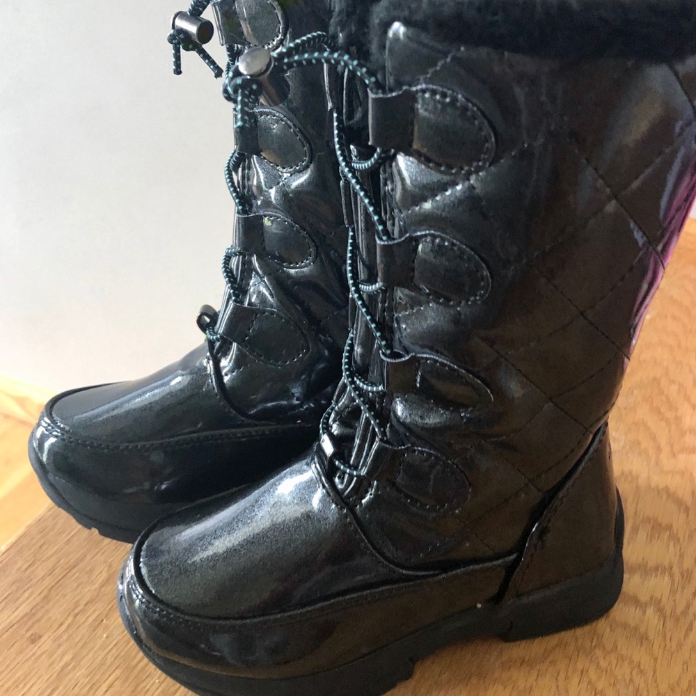 New Girls Khombu Boots